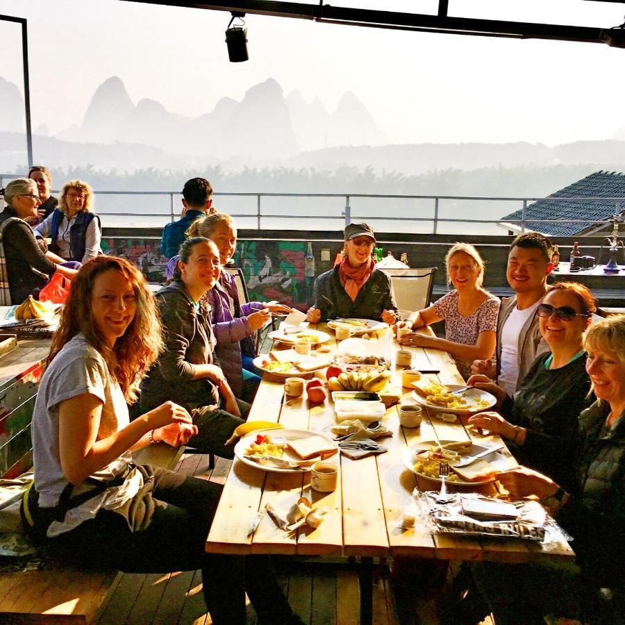 Showbiz Hostel Yangshuo Esterno foto