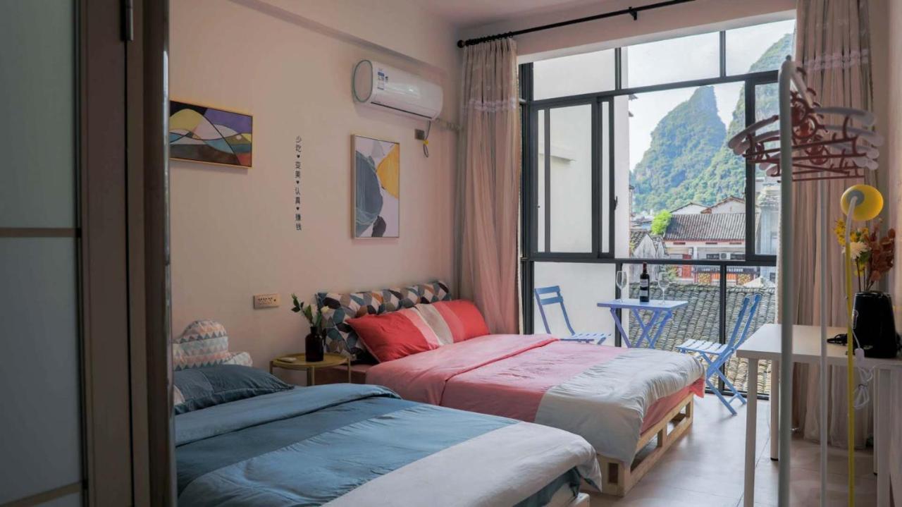 Showbiz Hostel Yangshuo Esterno foto
