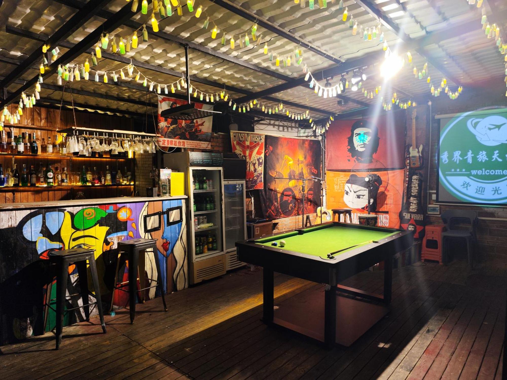 Showbiz Hostel Yangshuo Esterno foto